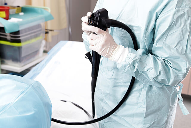 胃カメラ検査を行う消化器内視鏡専門医のイメージ