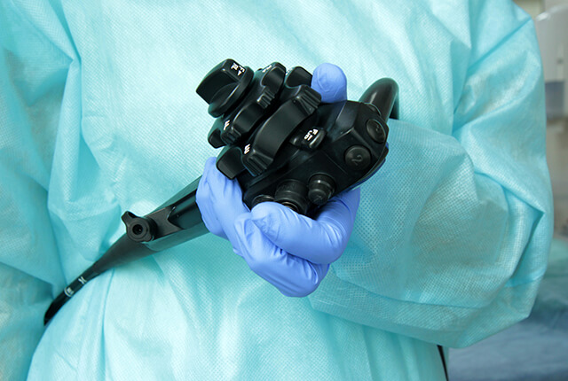 胃カメラ検査を行う消化器内視鏡専門医のイメージ